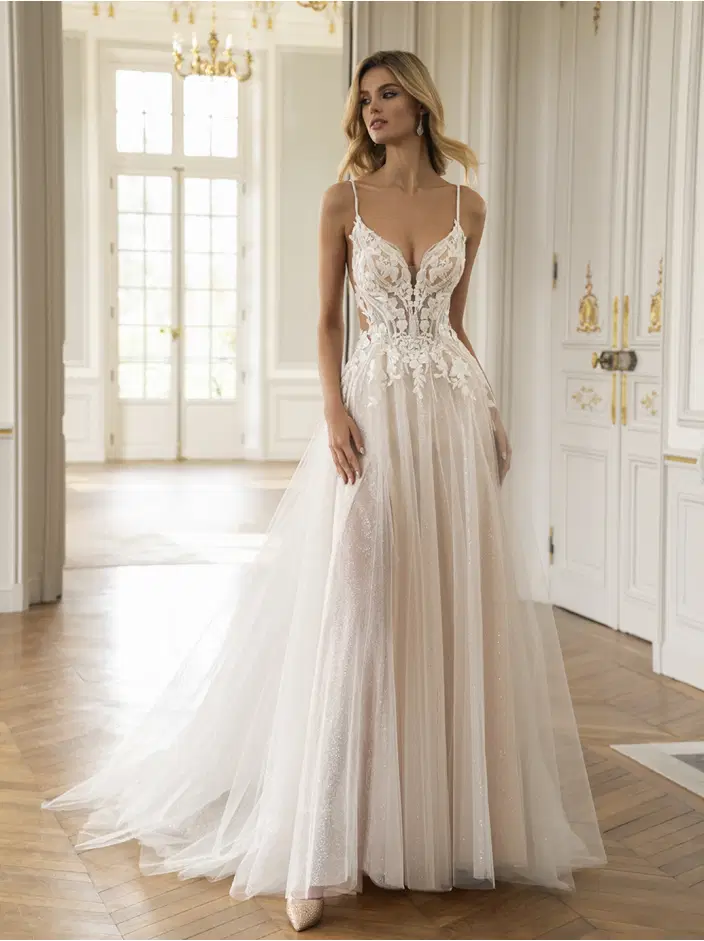 ELORA by ÉLYSÉE: A-Line silhouette, V-neck neckline, sleeveless, tulle