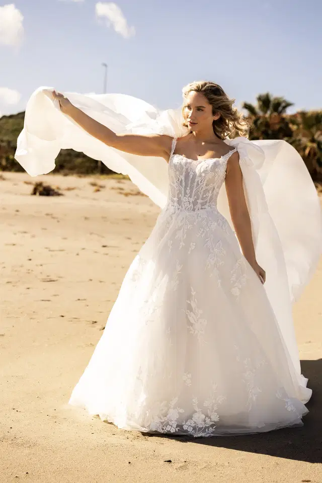 Delayla by Amo & Luv: Ball Gown silhouette, straight neckline, sleeveless, lace