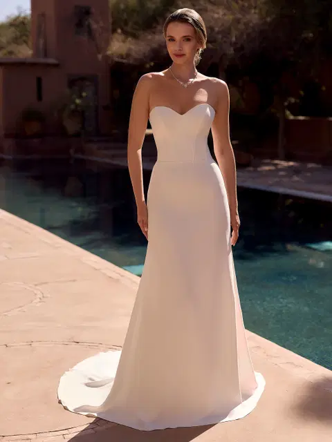 Nuvia wedding dress by Bianco Evento, trumpet, satin