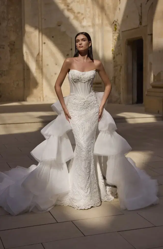 Heron by Veni Infantino: Fit & Flare silhouette, tulle