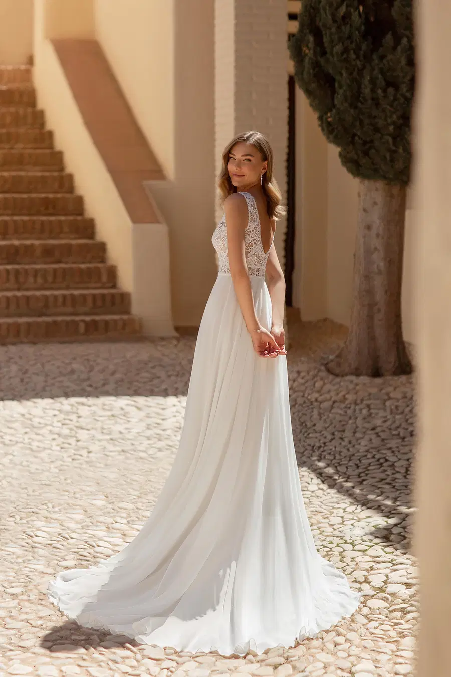 8243 by Monica Loretti - view 2 of 3