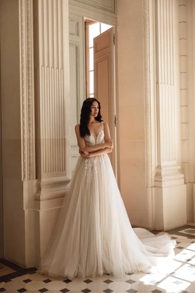 Dominga by Ella Novia: A-Line silhouette, V-neck neckline, sleeveless, tulle