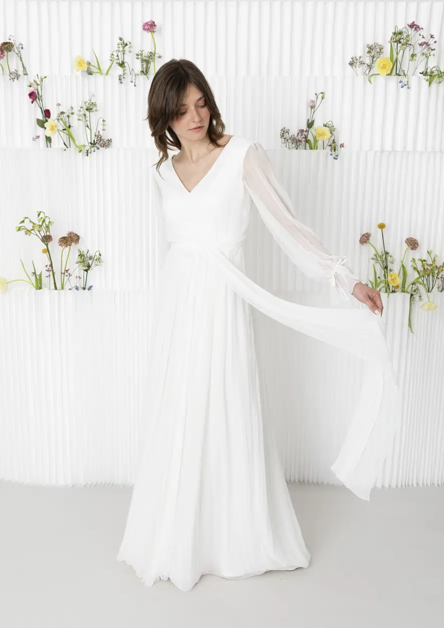 Bell Sleeve Pure by Kisui: A-Line silhouette, V-neck neckline, long sleeves, chiffon