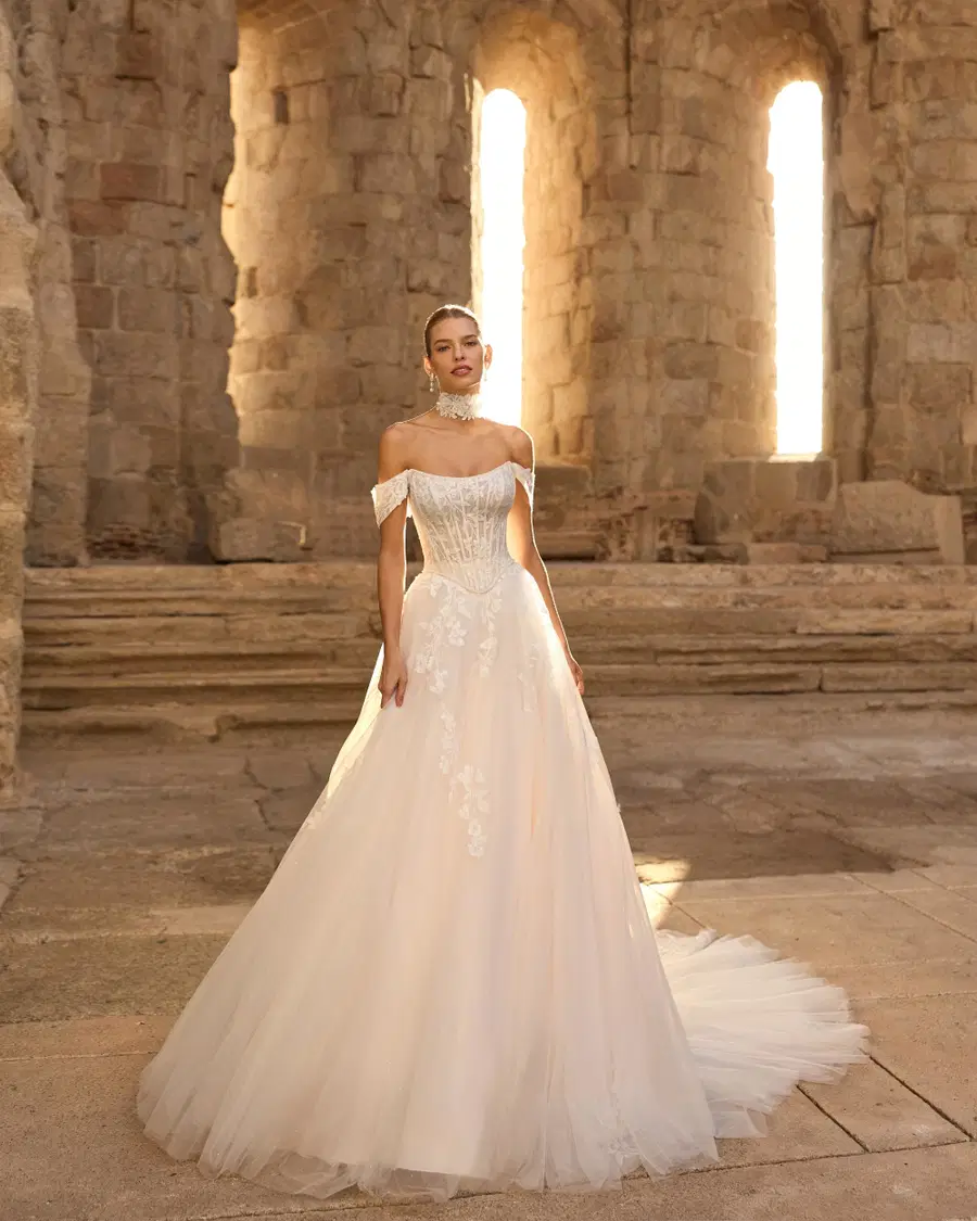 PERSA von Adriana Alier: Ballkleid, Schulterfreier Ausschnitt, Ärmellos, Tüll