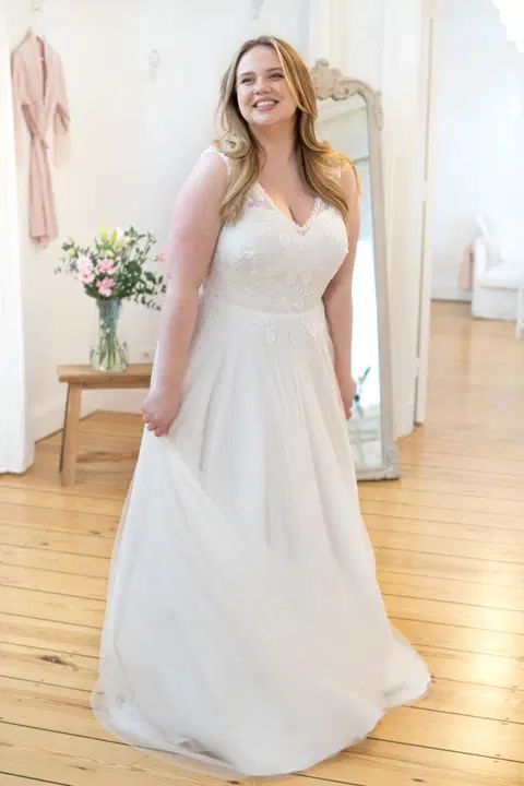 Ioana wedding dress by Sanna Lindström, A-line, lace