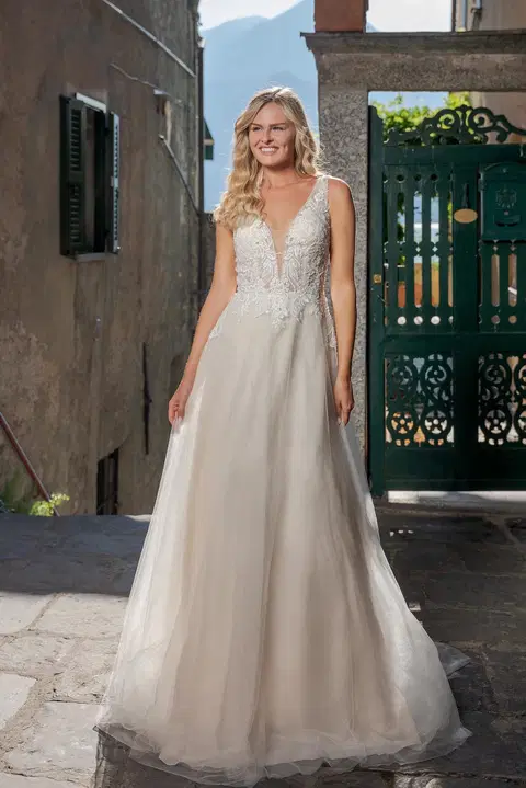 VN11 ivory/rumpink wedding dress by Vera Nova, A-line, V-neck