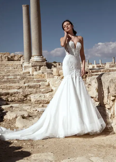 Madrid wedding dress by Dando London, mermaid, lace