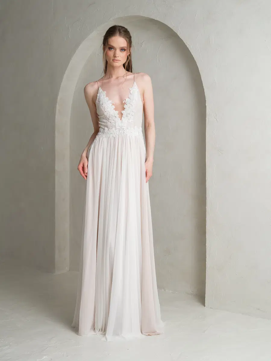 Ophelia by Katya Katya London: Fit & Flare silhouette, V-neck neckline, sleeveless, lace