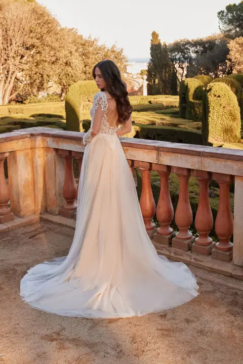 Caro wedding dress by Serravalle, A-line, lace