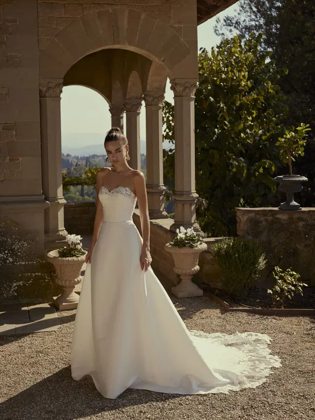 Darling by Modeca Bridal: A-Line silhouette, V-neck neckline, sleeveless, lace