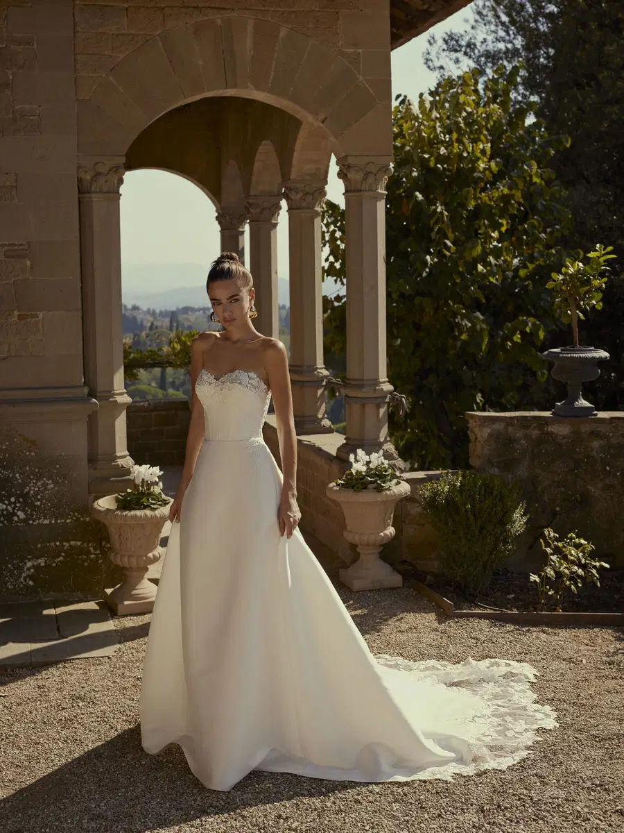Darling by Modeca Bridal: A-Line silhouette, V-neck neckline, sleeveless, lace