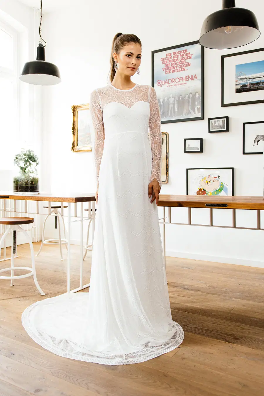 Helia by KUESS die BRAUT: Trumpet silhouette, sweetheart neckline, long sleeves, lace