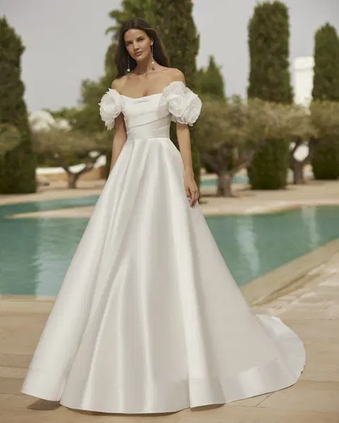 Suiza wedding dress by Adriana Alier, ball gown, satin