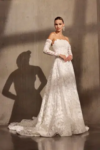 Amara by Avenue by Josephine Scott - view 3 of 6