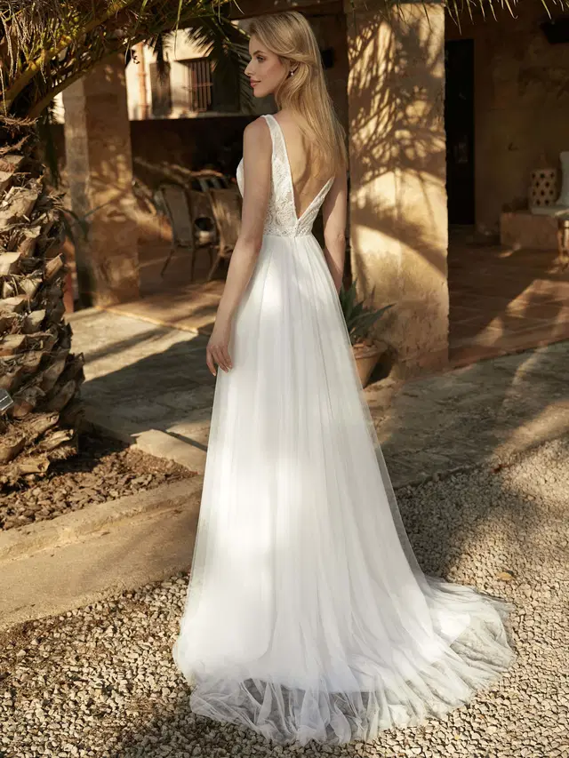 MONICA by Bianco Evento - view 2 of 4