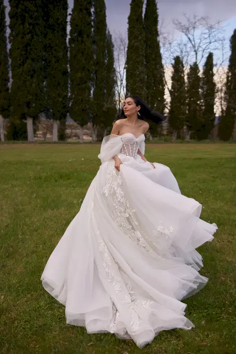 Odette Talazac wedding dress by Innocentia Divina, ball gown, tulle