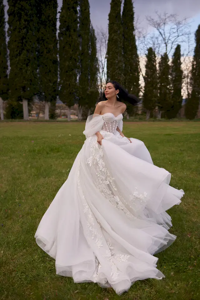 Odette Talazac by Innocentia Divina: Ball Gown silhouette, sweetheart neckline, sleeveless, tulle