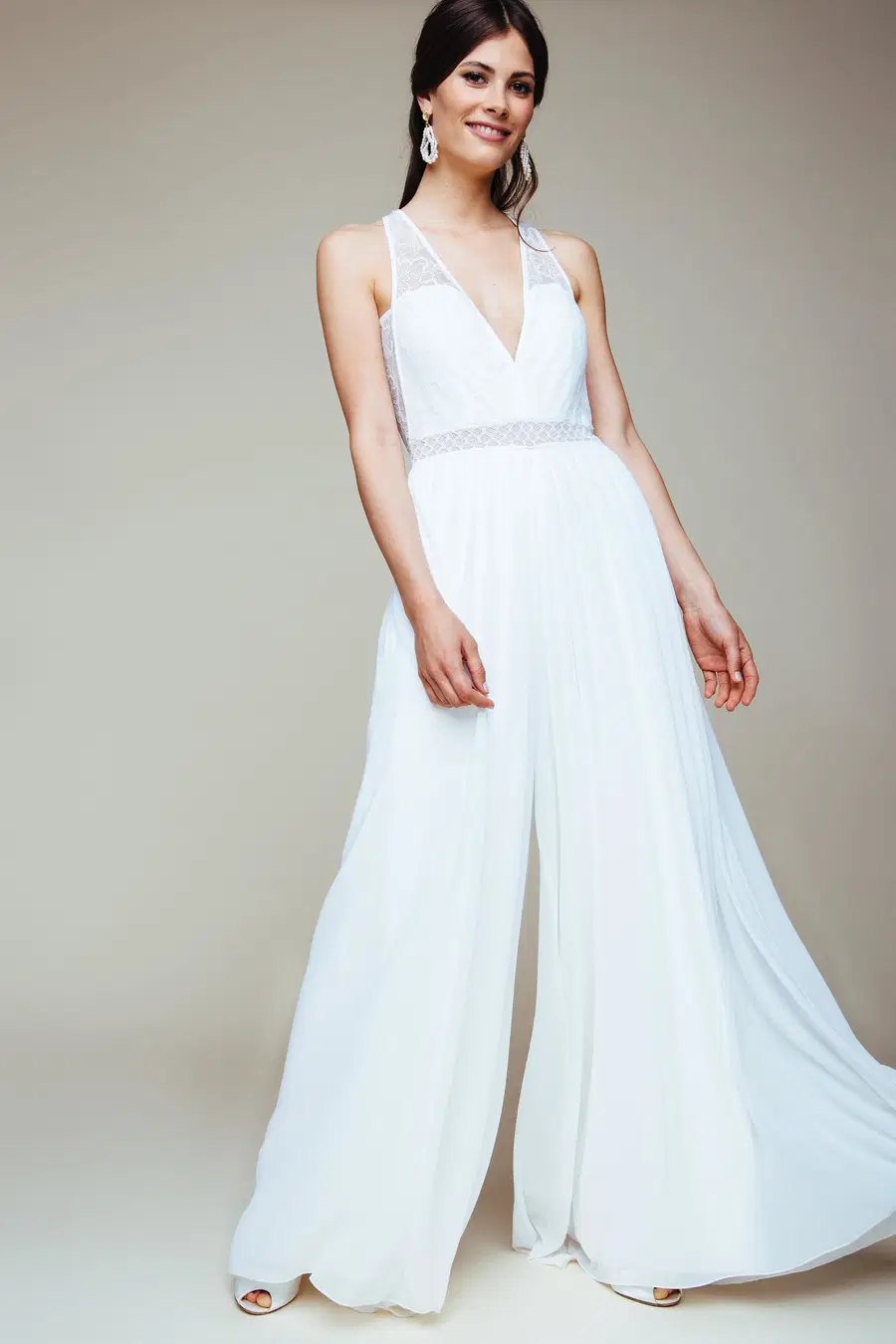Misha by KUESS die BRAUT: Jumpsuit silhouette, V-neck neckline, chiffon