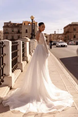 Luxurious by Carfelli - view 4 of 4