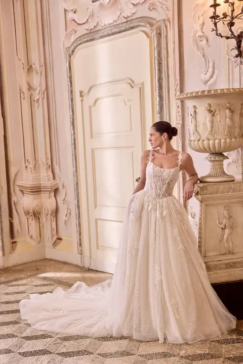 Laura wedding dress by Justin Alexander, ball gown, lace