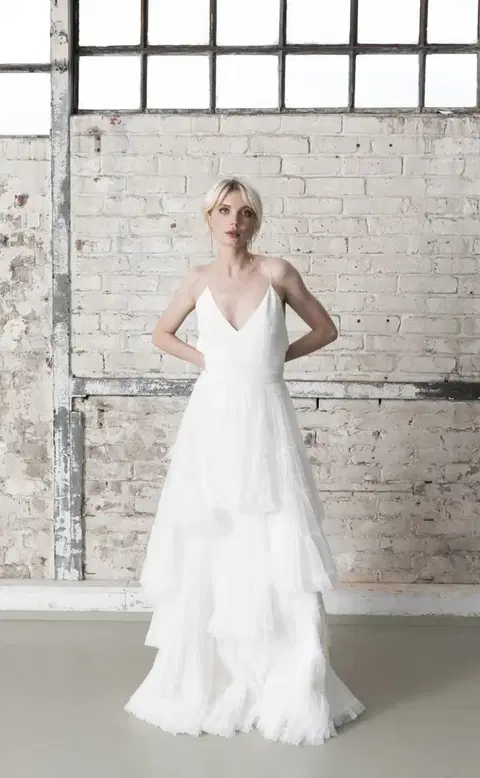 Mehrstufiger Tüllrock wedding dress by Kisui, A-line, tulle