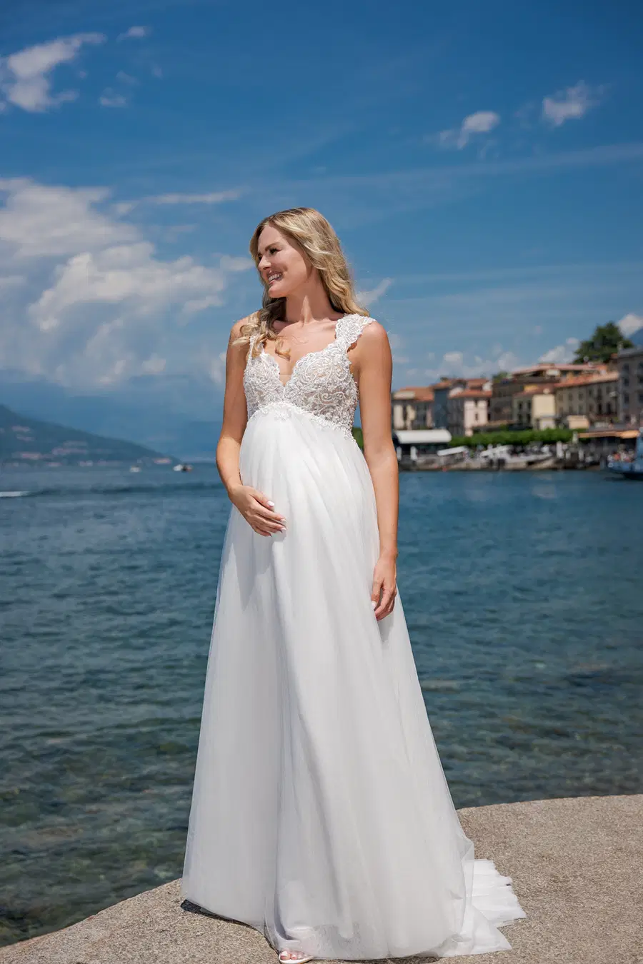 VN55 ivory by Vera Nova: A-Line silhouette, V-neck neckline, cap sleeves, tulle