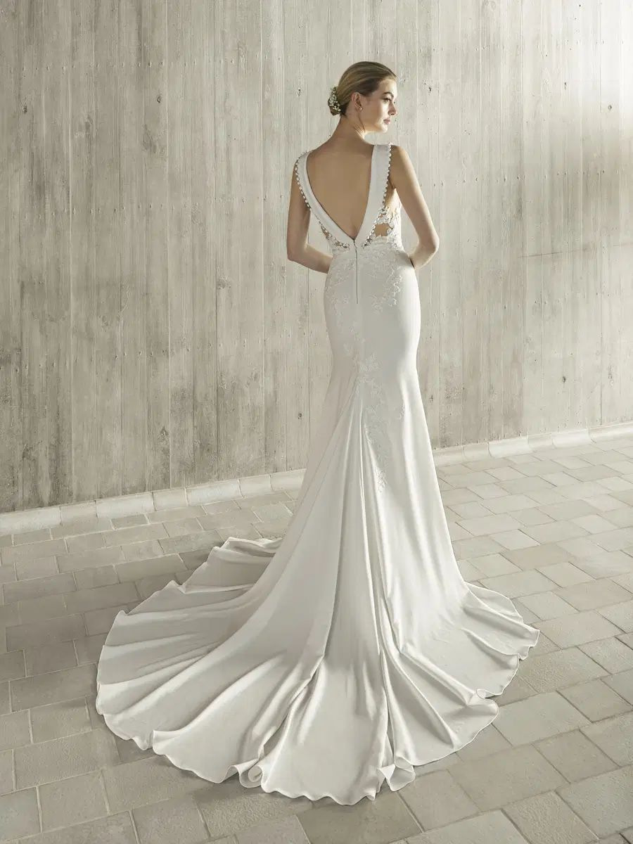 SHANNEN by Pronovias - view 2 of 3