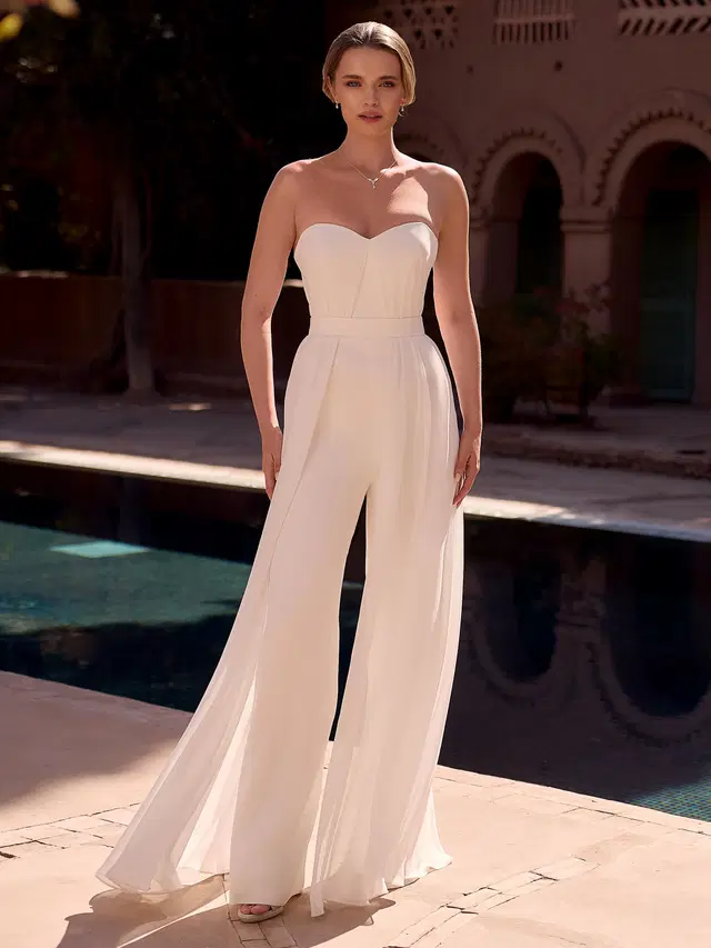 DOVE by Bianco Evento: Jumpsuit silhouette, straight neckline, sleeveless, chiffon