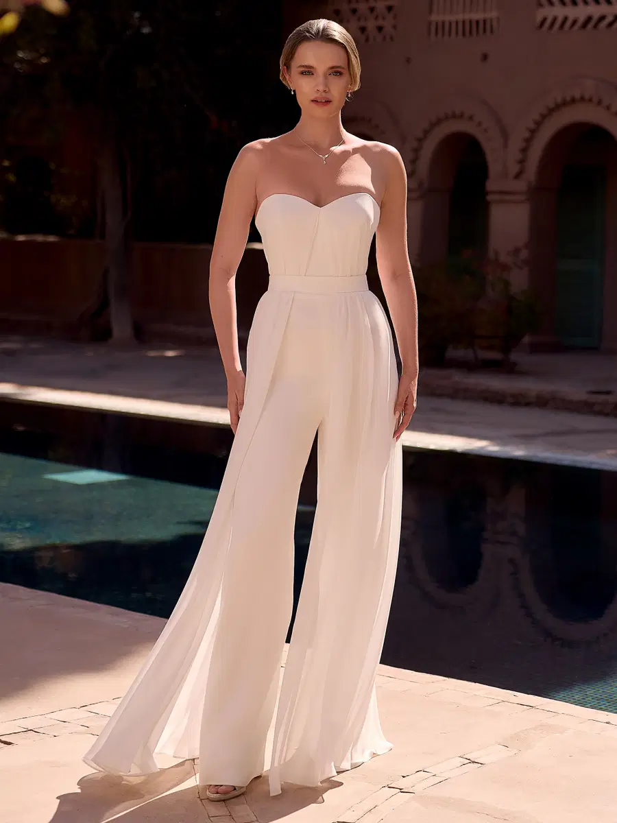 DOVE by Bianco Evento: Jumpsuit silhouette, straight neckline, sleeveless, chiffon