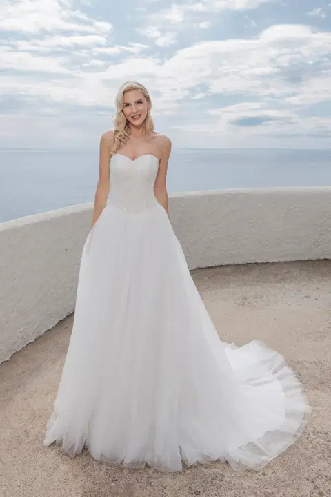 Style B2423 wedding dress by Amera Vera, ball gown, tulle