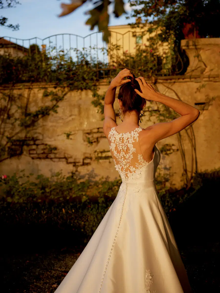 Idonia by Justin Alexander - view 5 of 5