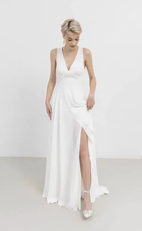 Luca Bow wedding dress by Kisui, A-line, chiffon