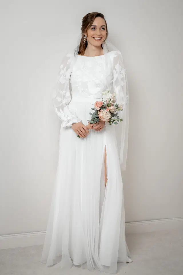 Top Laina by noni: Two-Piece silhouette, boat neck neckline, long sleeves, chiffon