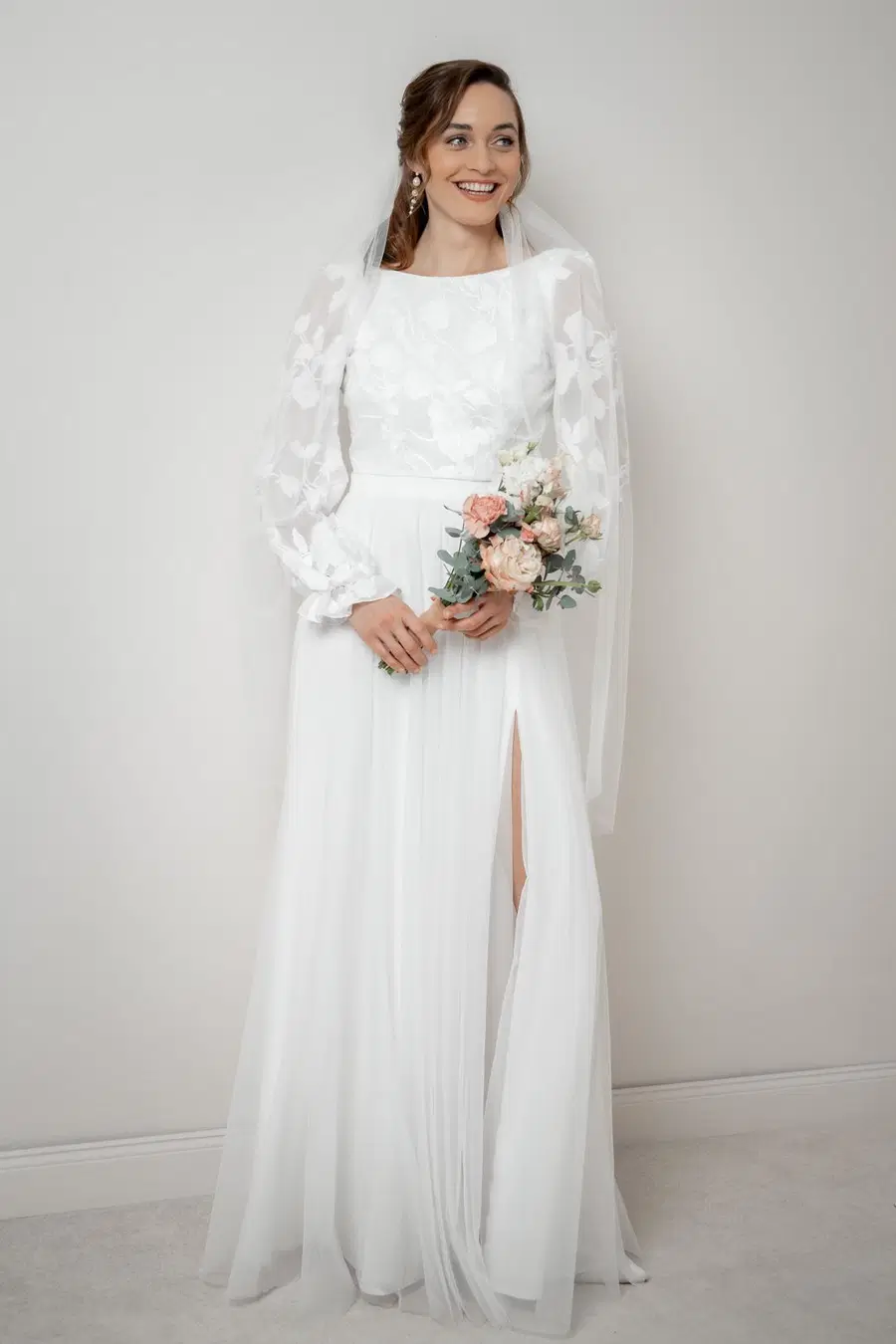 Top Laina by noni: Two-Piece silhouette, boat neck neckline, long sleeves, chiffon