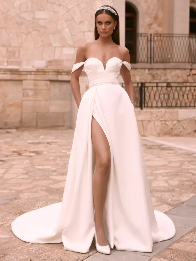 Agrias by Bianco Evento: Princess silhouette, sweetheart neckline, sleeveless, satin