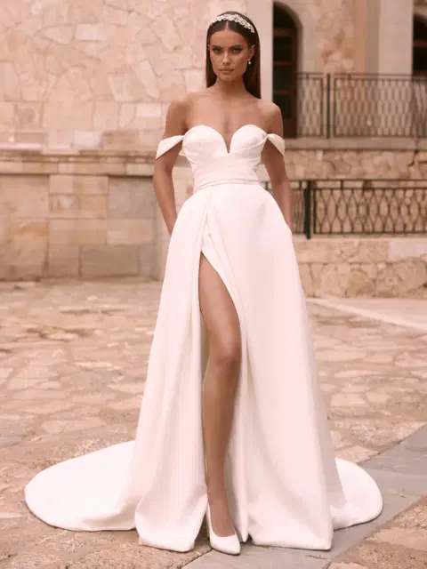 Agrias wedding dress by Bianco Evento, princess, satin