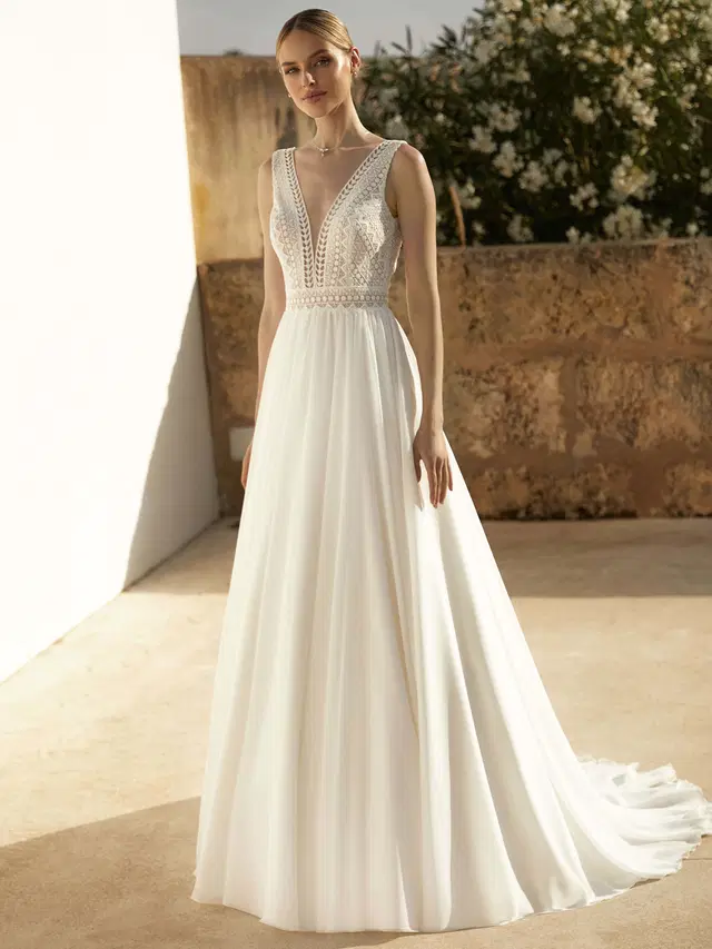 MILEY by Bianco Evento: A-Line silhouette, deep V-neck neckline, sleeveless, lace