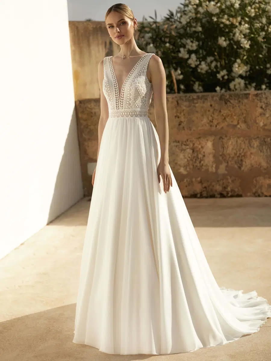 MILEY by Bianco Evento: A-Line silhouette, deep V-neck neckline, sleeveless, lace