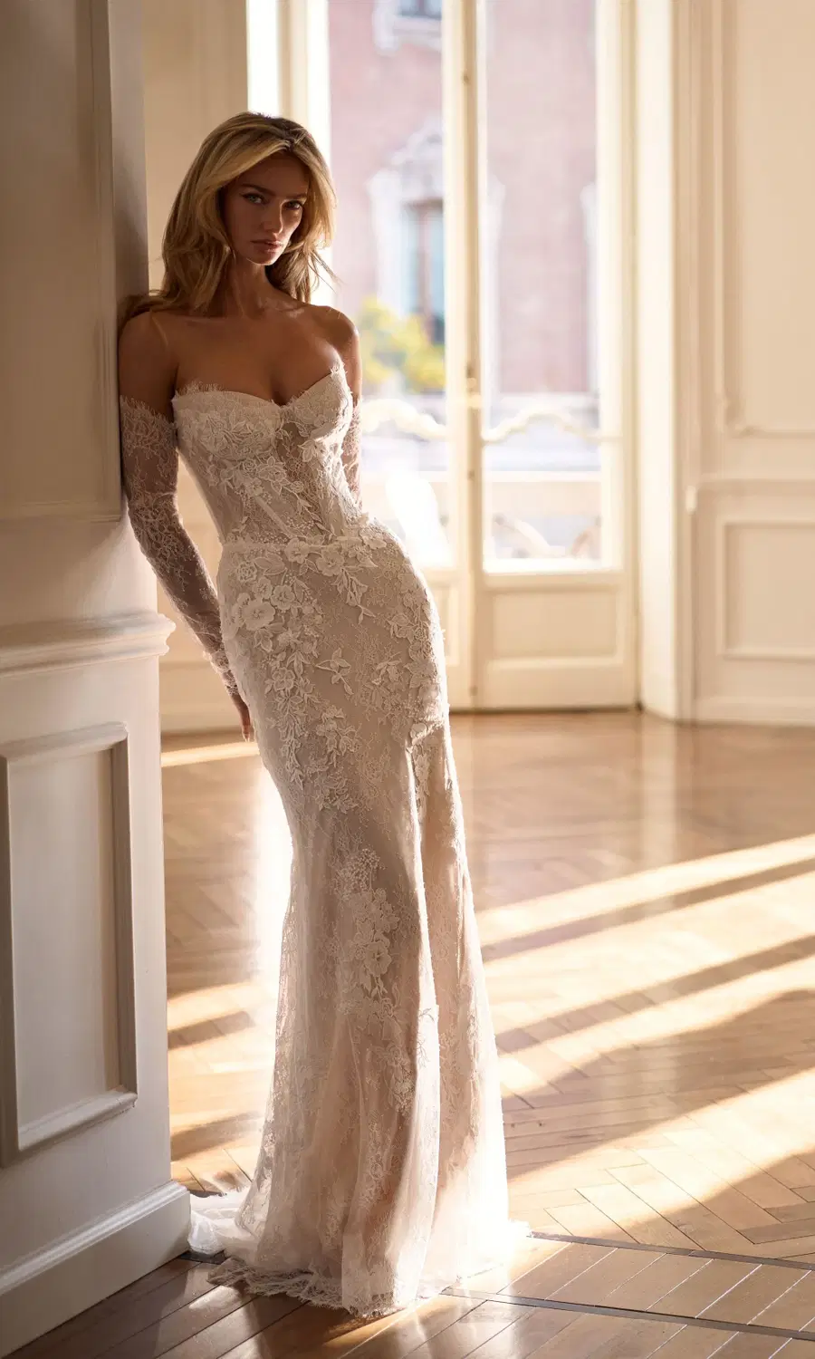 Velmira by Milla Nova: Mermaid silhouette, sweetheart neckline, detachable sleeves, chantilly