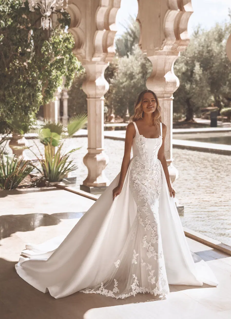 Vee by Enzoani - view 2 of 10