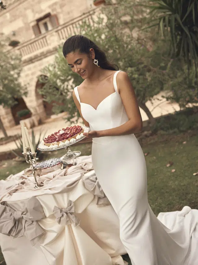 Monique von Modeca Bridal: Trompete, Herz-Ausschnitt, Ärmellos
