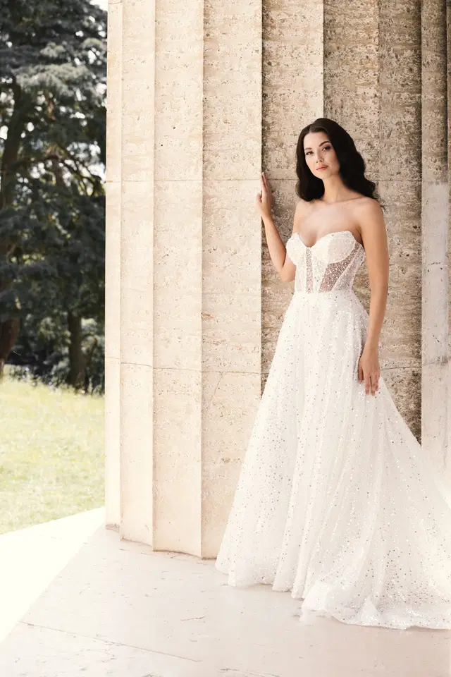 Cher by Amo & Luv: Ball Gown silhouette, sweetheart neckline, sleeveless, tulle