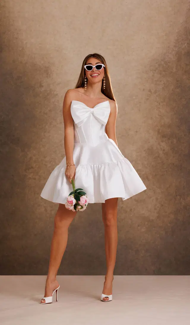RB1025 by Rachel Allan: Short silhouette, straight neckline, sleeveless, satin
