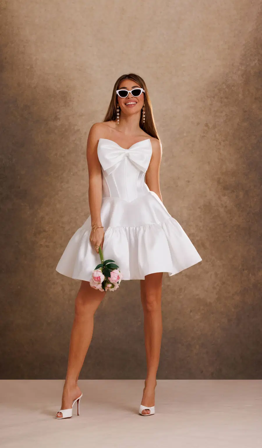 RB1025 by Rachel Allan: Short silhouette, straight neckline, sleeveless, satin