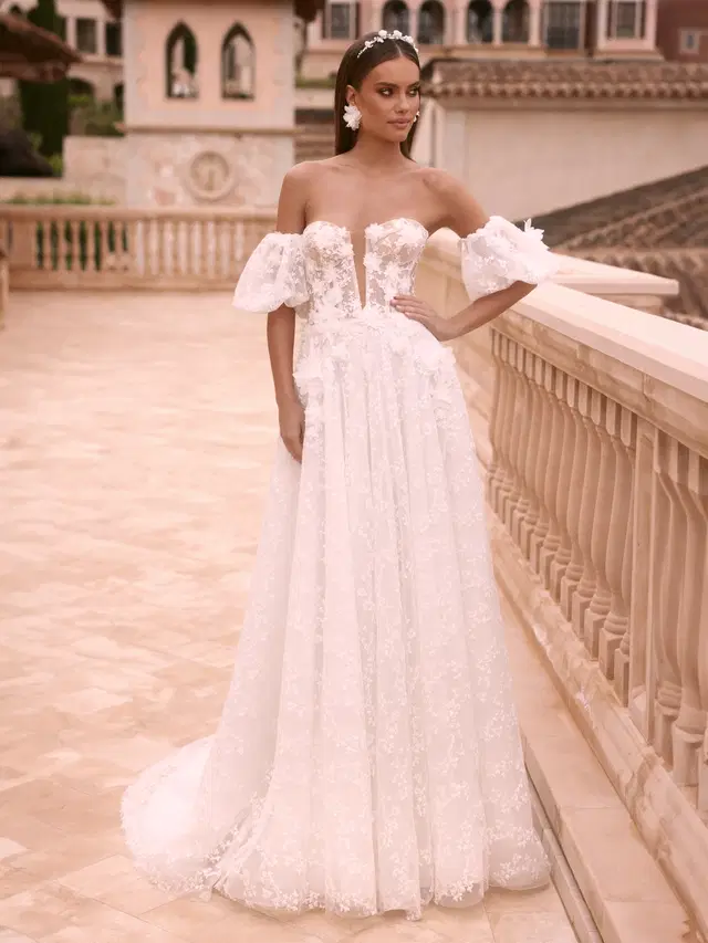 Cybele by Bianco Evento: A-Line silhouette, deep V-neck neckline, puff sleeves, tulle