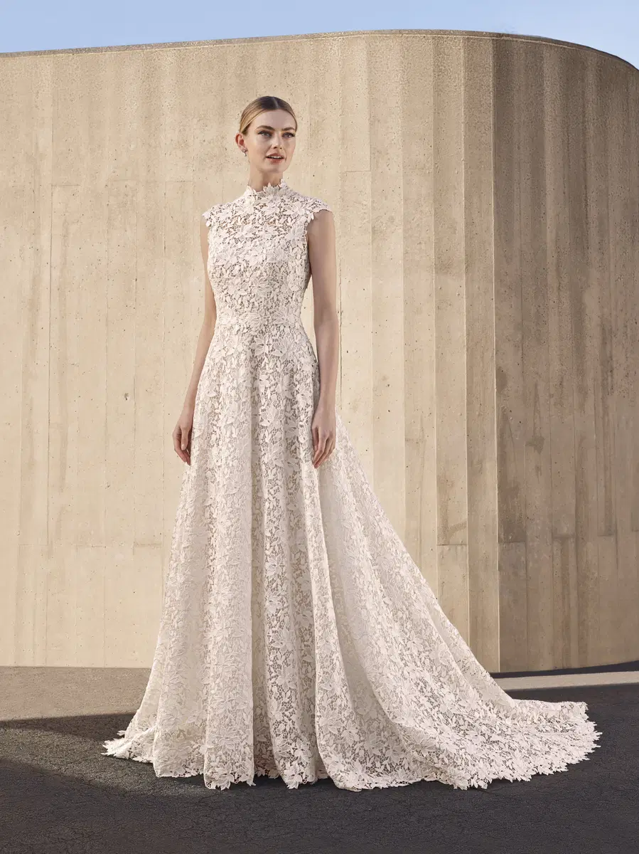 VALLES by Pronovias: A-Line silhouette, square neckline, sleeveless, lace
