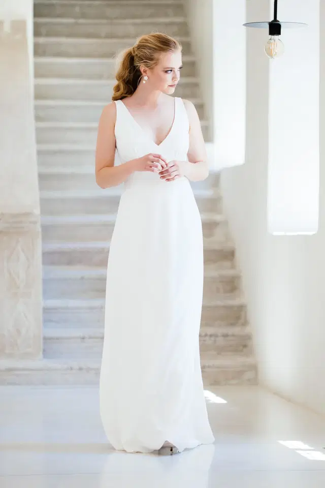 Rahel by KUESS die BRAUT: A-Line silhouette, V-neck neckline, sleeveless, crepe