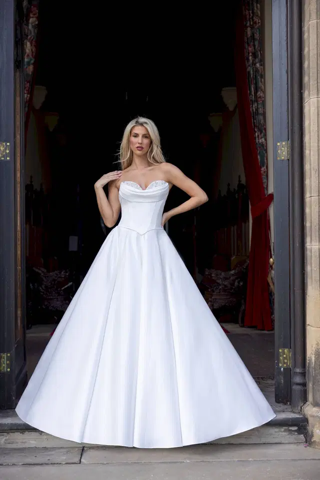 RB2242 by Rachel Allan: Ball Gown silhouette, sweetheart neckline, sleeveless, satin