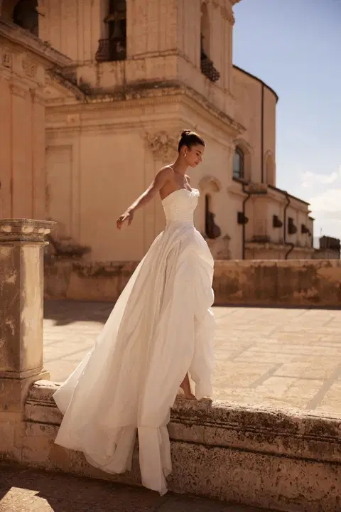 Harmony wedding dress by Anne Mariée, A-line, taffeta