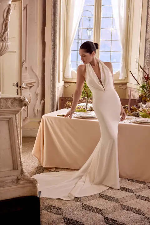 Lexi wedding dress by Justin Alexander, fit & flare, high / halter